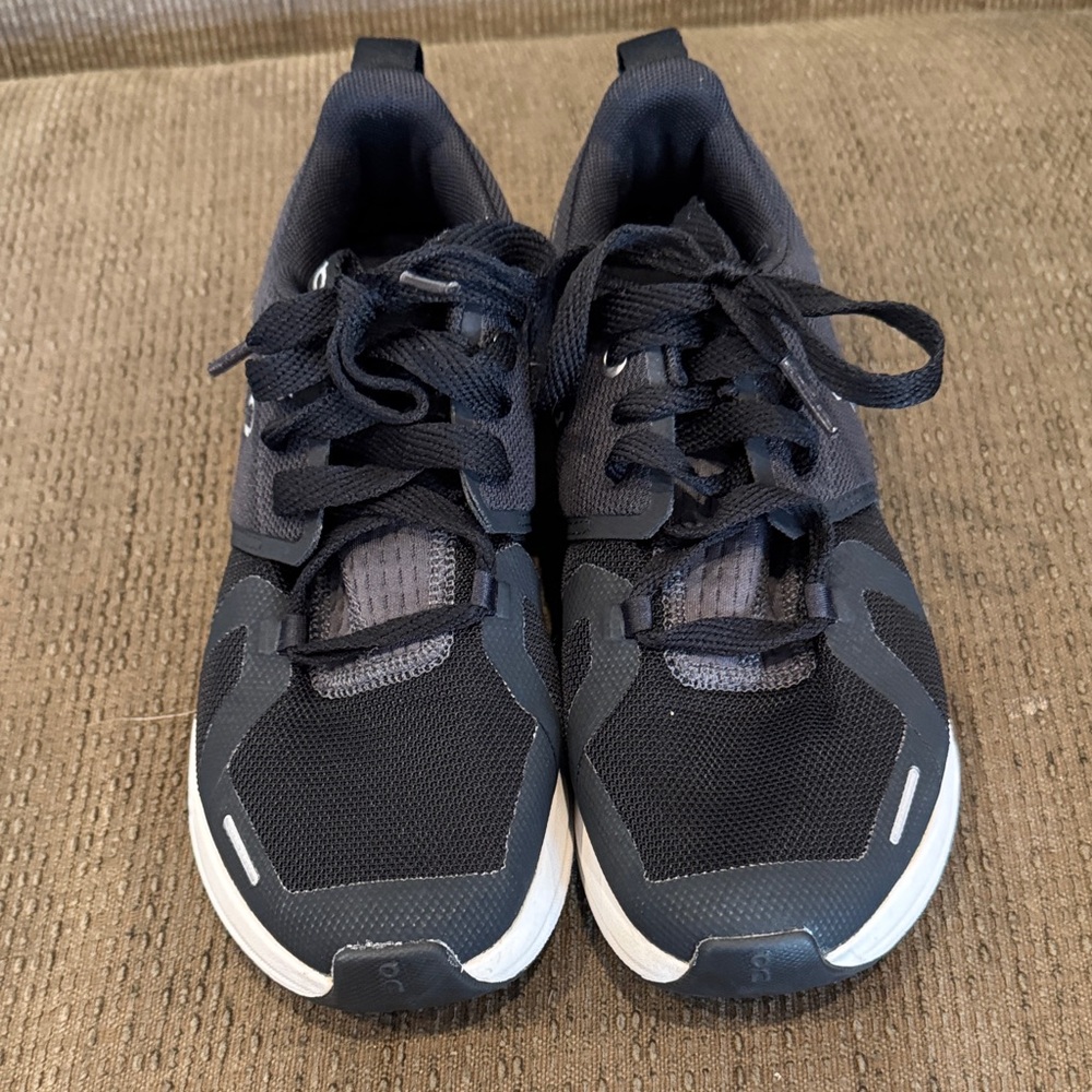 On Running Kid’s Black Running Shoes - Picture 2 of 5